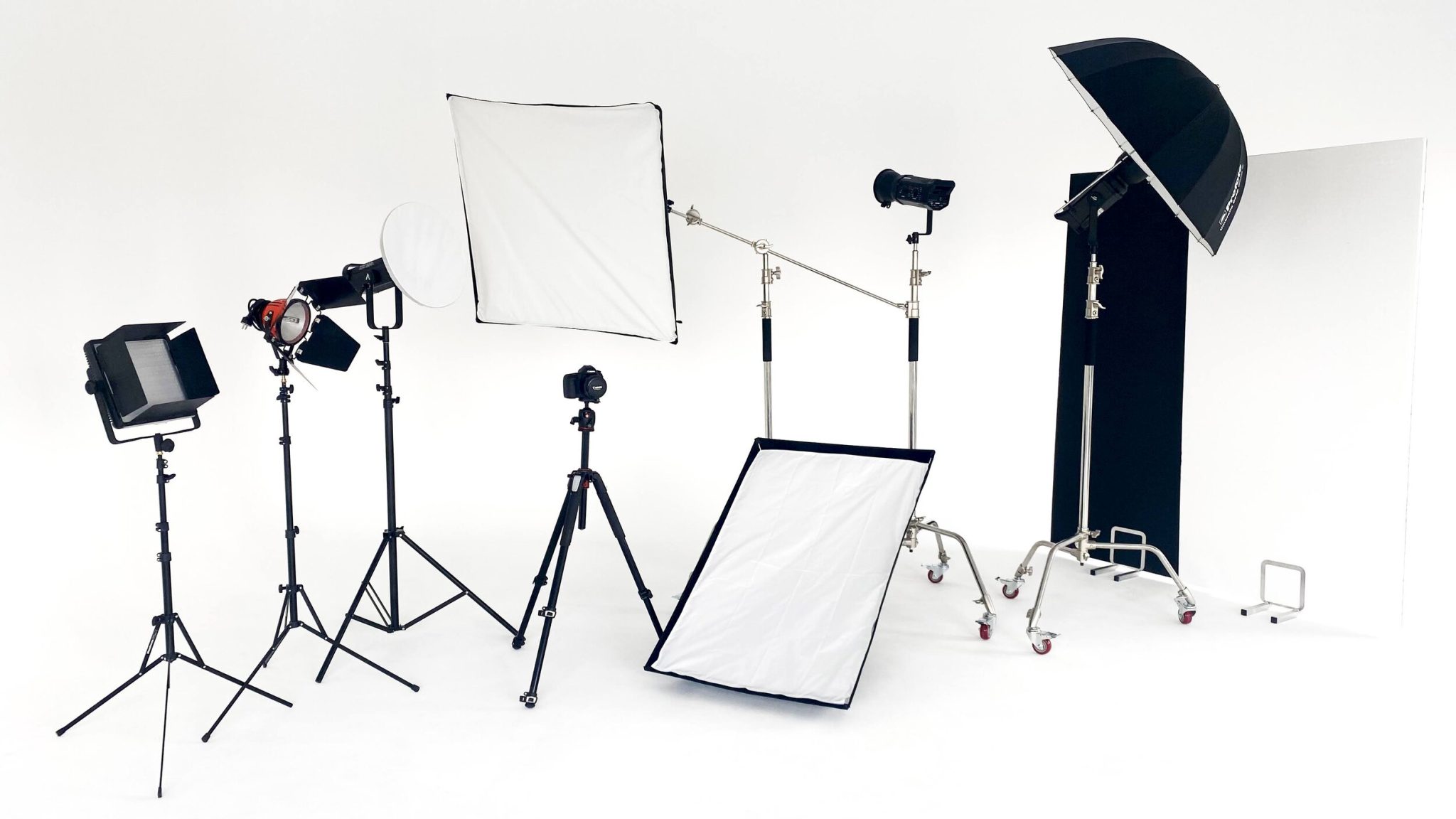 Matériel d'éclairage du studio Muze : flashs, softbox, réflecteurs et pieds