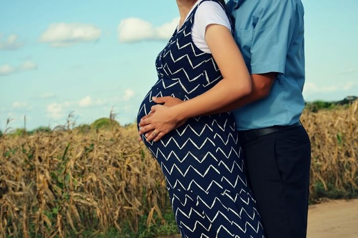 shooting photo grossesse couple nature